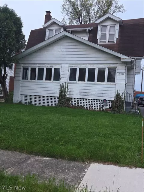 559 Redondo Rd, Youngstown, OH 44504