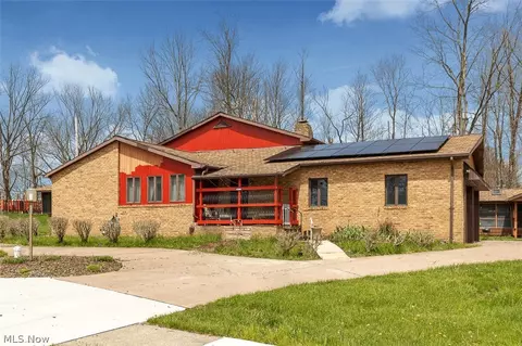 6012 S Perkins Rd, Bedford Heights, OH 44146