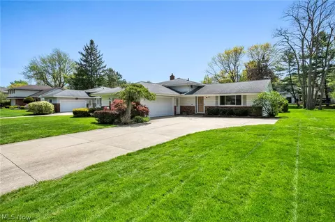 1994 Aldersgate Dr, Lyndhurst, OH 44124