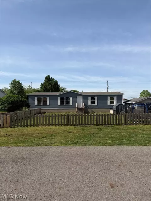 1048 Jackson St, Richmond Dale, OH 45673
