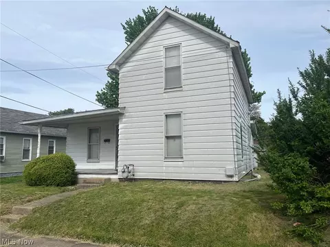 690 John St, Coshocton, OH 43812