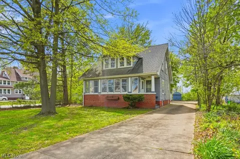 1712 E 300th St, Wickliffe, OH 44092