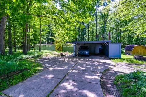 7700 Webster Rd, Middleburg Heights, OH 44130