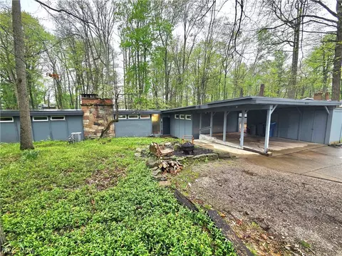 7700 Webster Rd, Middleburg Heights, OH 44130