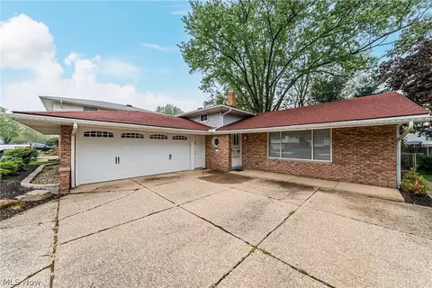 21298 Nottingham Dr, Cleveland, OH 44126