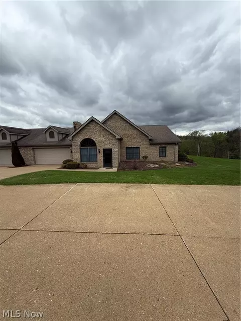 49092 Eagle Dr, East Liverpool, OH 43920