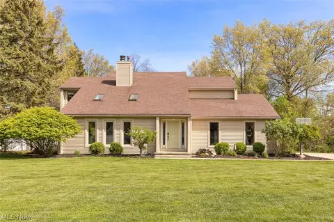 32290 Orchard Park Dr, Avon Lake, OH 44012