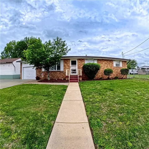 708 Circle Dr, Belpre, OH 45714