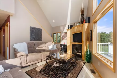 Living - 103 Random Rd, Minerva, OH 44657 photo 4 of 5