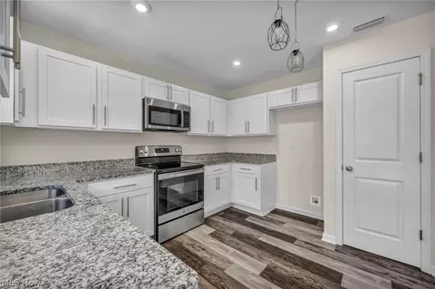 Kitchen - 189 Alexander Dr, Elyria, OH 44035 photo 1 of 2