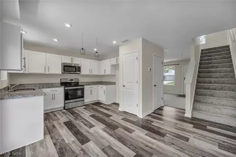 Entry Way - 189 Alexander Dr, Elyria, OH 44035 photo 1 of 2