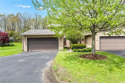 17620 Eastbrook Trl, Chagrin Falls, OH 44023