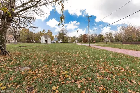 936 E 141st St, Cleveland, OH 44110