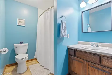 Bath - 313 Glenview Ave, Dover, OH 44622 photo 2 of 4