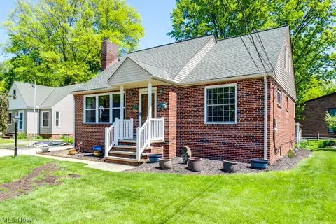 3241 W 231st St, North Olmsted, OH 44070