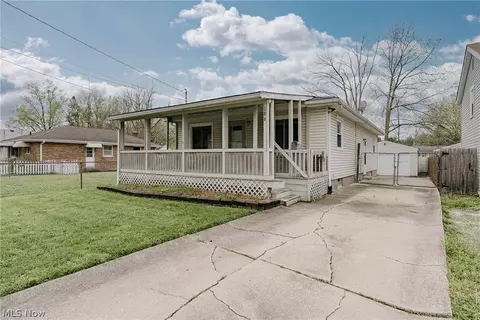 186 Pocantico Ave, Akron, OH 44312