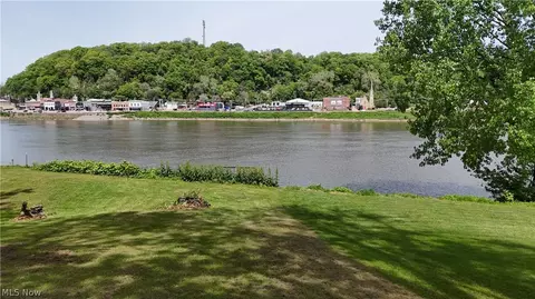 1041 First St, Mason, WV 25260