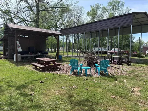 1041 First St, Mason, WV 25260 photo 4