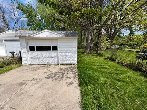Exterior - 1437 E 252nd St, Euclid, OH 44117 photo 2 of 3
