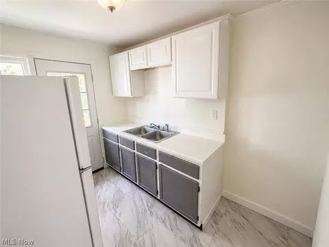 Entry Way - 1437 E 252nd St, Euclid, OH 44117 photo 1 of 2