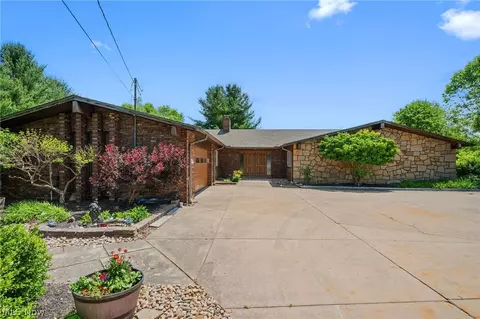 16385 Messenger Rd, Chagrin Falls, OH 44023
