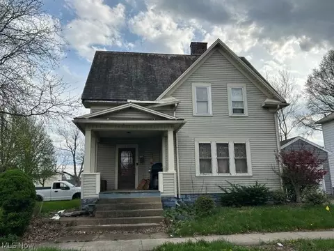 152 N Avenue Ave NE, New Philadelphia, OH 44663