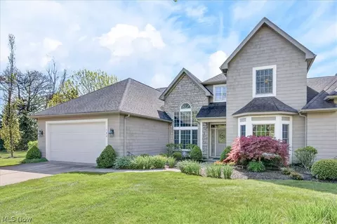 122 Haskell Dr, Bratenahl, OH 44108