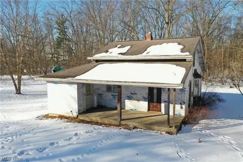 1542 Woods Rd, Akron, OH 44306