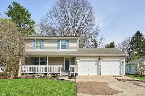 917 Proehl Dr, Barberton, OH 44203