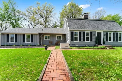 830 Blueberry Hill Dr, Canfield, OH 44406