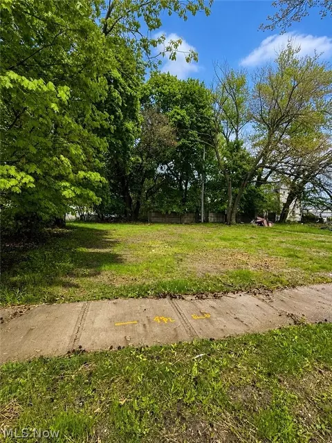 1633 E 70th St, Cleveland, OH 44103