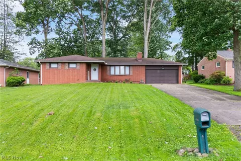 3233 Greenpark St NW, Massillon, OH 44646