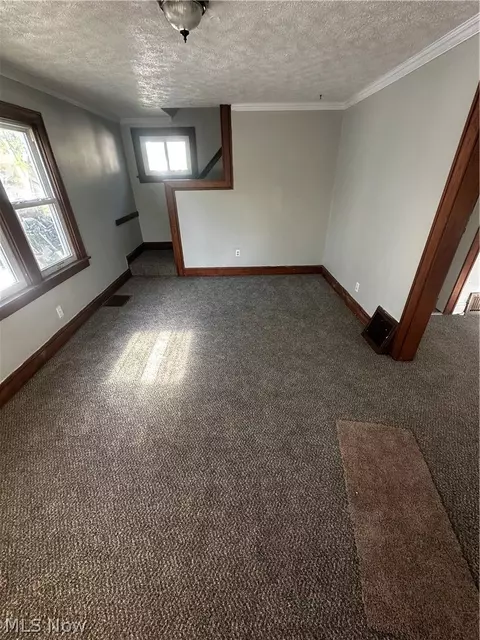 Living - 535 Mohawk Ave, Akron, OH 44305 photo 1 of 2