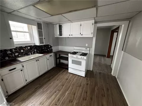 Kitchen - 535 Mohawk Ave, Akron, OH 44305 photo 1 of 1