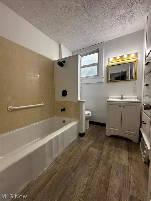 Bath - 535 Mohawk Ave, Akron, OH 44305 photo 1 of 1