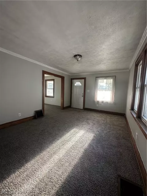 Living - 535 Mohawk Ave, Akron, OH 44305 photo 2 of 2