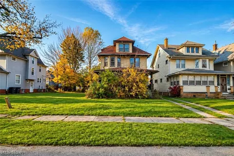 1172 Melbourne Rd, East Cleveland, OH 44112