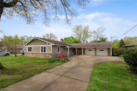30200 Crestview Dr, Bay Village, OH 44140