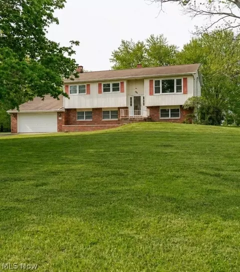 333 Kathleen Dr, Jefferson, OH 44047
