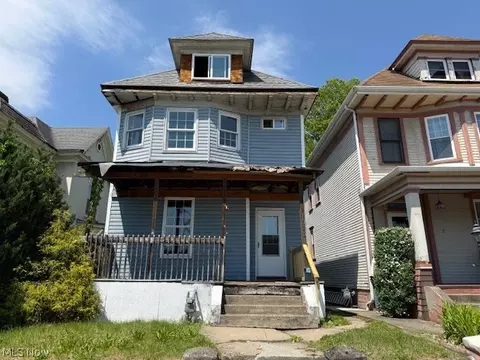 1023 Pearl St, Martins Ferry, OH 43935