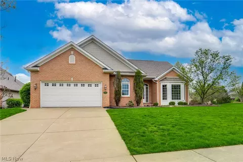 2222 Burberry St NW, North Canton, OH 44720