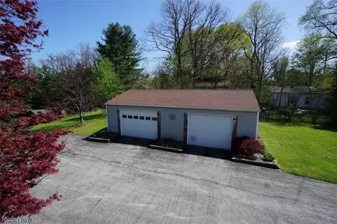 Exterior - 4173 S Ridge Rd E, Geneva, OH 44041 photo 6 of 13