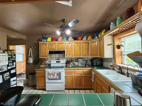 Kitchen - 4173 S Ridge Rd E, Geneva, OH 44041 photo 1 of 3