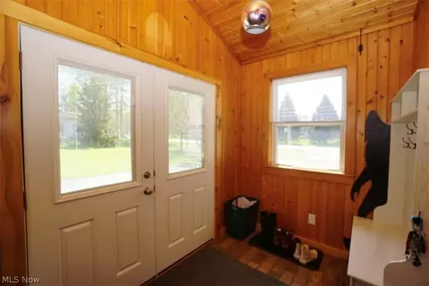 Entry Way - 4173 S Ridge Rd E, Geneva, OH 44041 photo 1 of 3