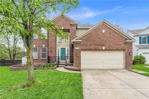9026 Huxley Ln, Olmsted Twp, OH 44138