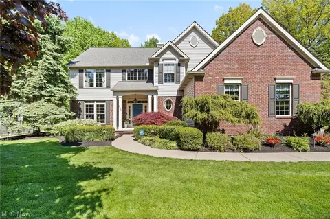 255 Williamsburg Dr, Avon Lake, OH 44012