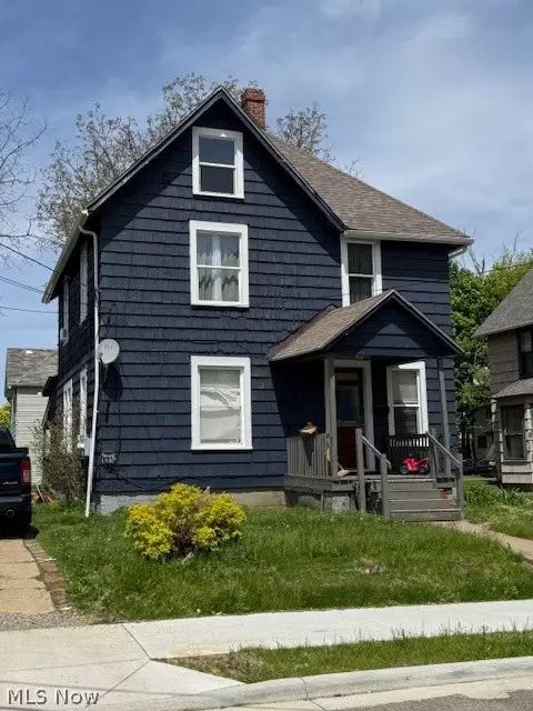 923 10th St NW, Canton, OH 44703