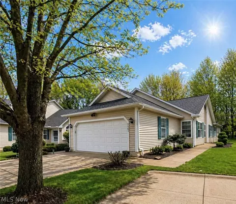 7561 Sanctuary Cir, Brecksville, OH 44141