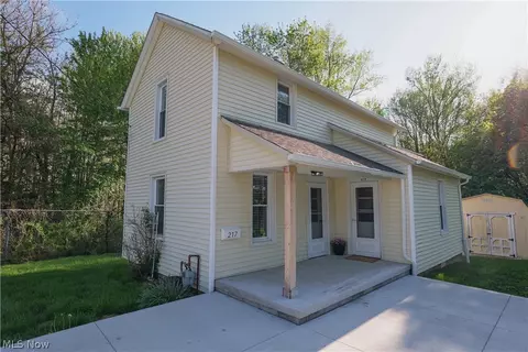 217 E Bergey St, Wadsworth, OH 44281