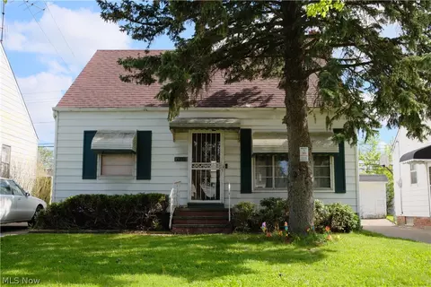 19312 Fairway Ave, Maple Heights, OH 44137